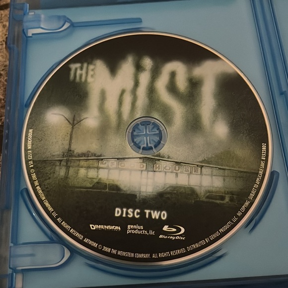 The Mist Two-Disc Collector's Edition Blu-ray - Picture 2 of 3